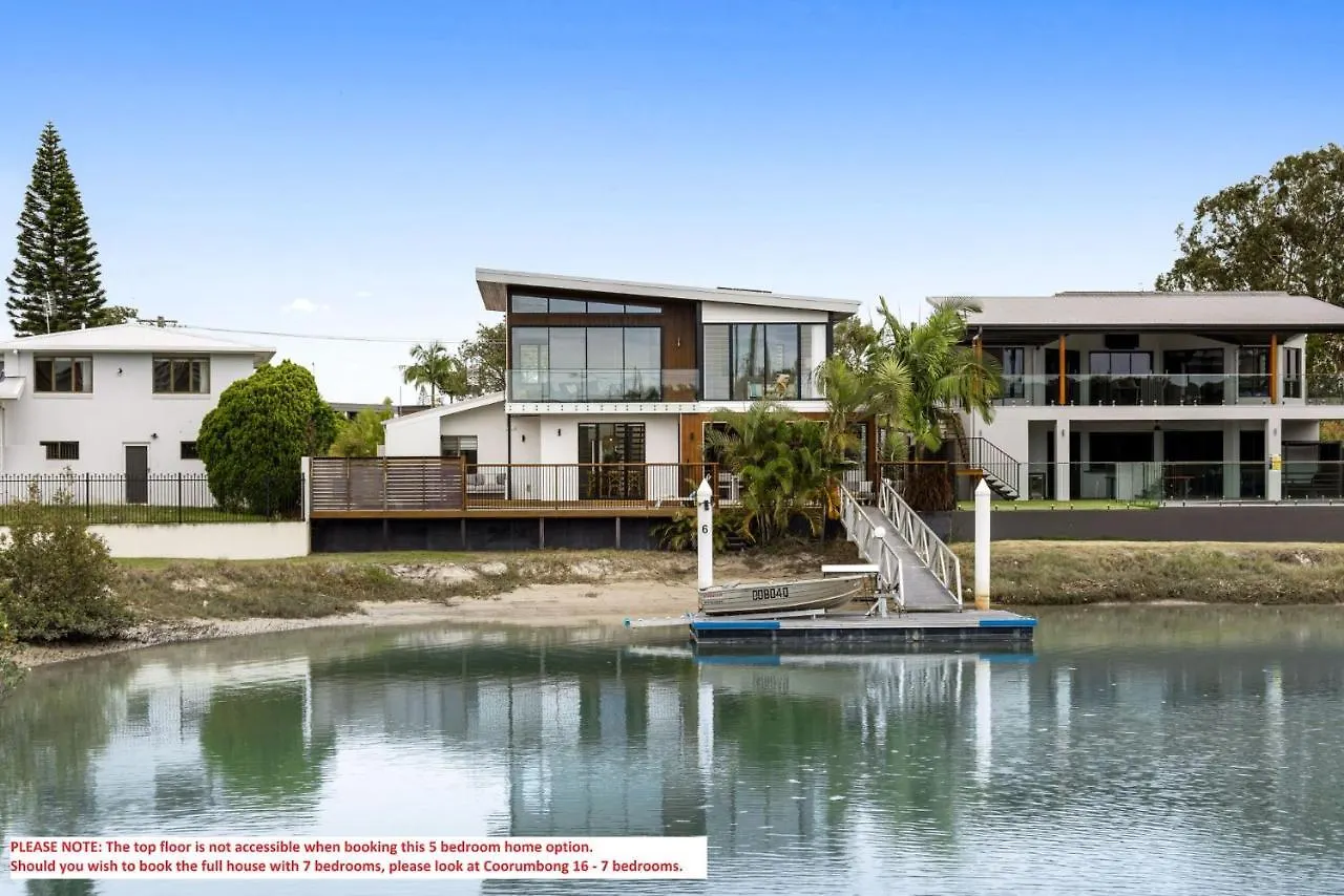 Semesterbostad Coorumbong 16 - 5 Bedrooms Mooloolaba