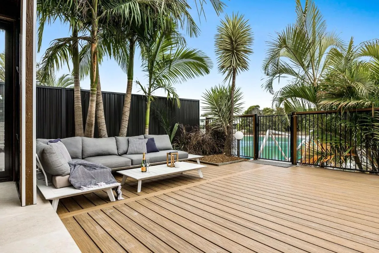 Coorumbong 16 - 5 Bedrooms Mooloolaba