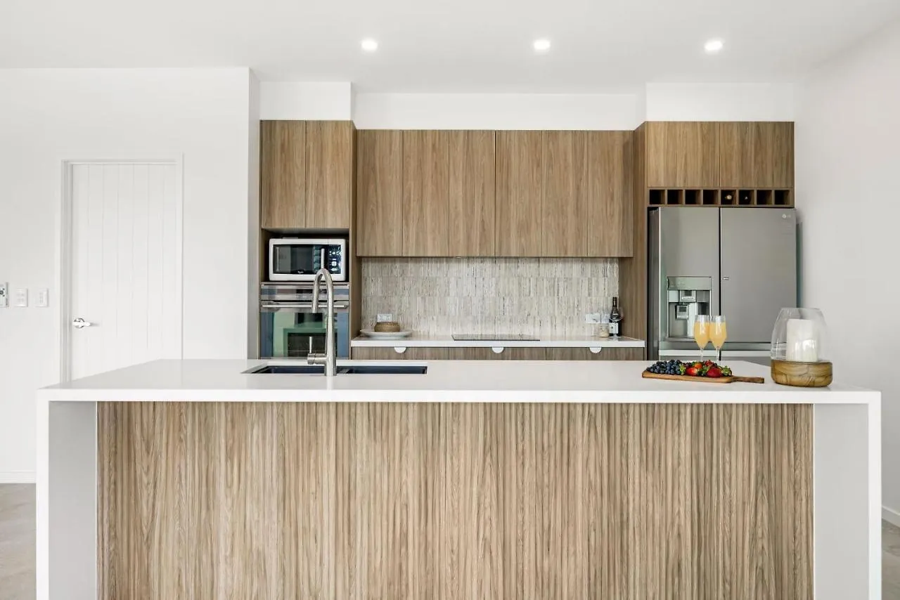 Coorumbong 16 - 5 Bedrooms Mooloolaba 0*,