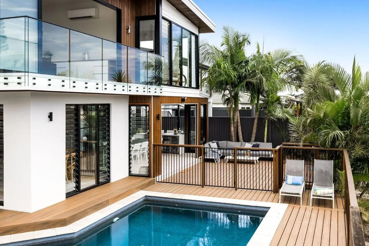 Coorumbong 16 - 5 Bedrooms Mooloolaba 0*,  Austrália